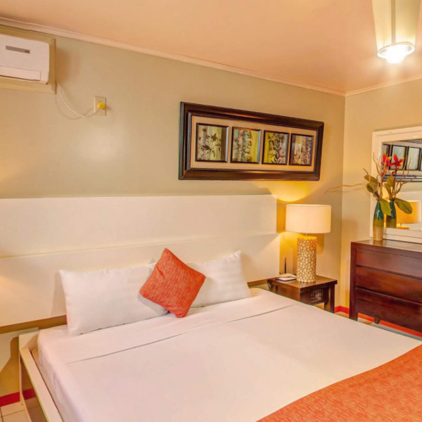 A family room at Papaya Inn