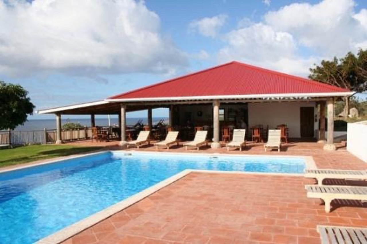 The pool at Statia Lodge